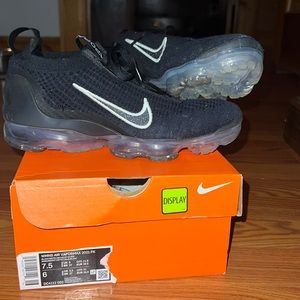 COPY - women’s nike vapor max shoes